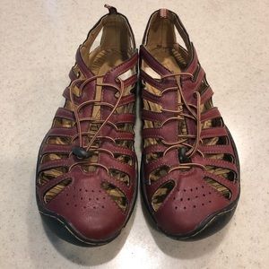 Jambu barefoot design sandal maroon sz 7